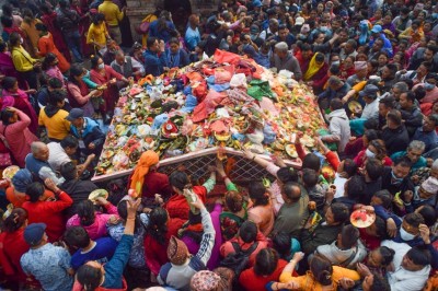 काठमाण्डौंको मातातिर्थमा दर्शानार्थीको भिड  (फोटो फिचर)